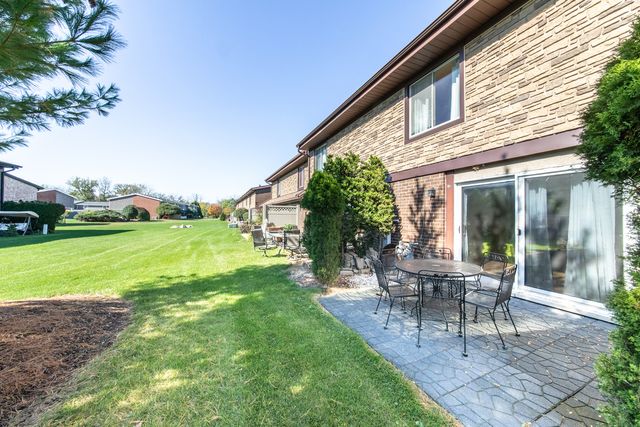 26 Cour Versaille Court 26, Palos Hills, IL 60465