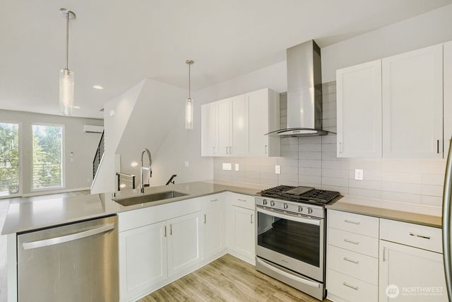 8607 22nd Place NE, Seattle, WA 98115