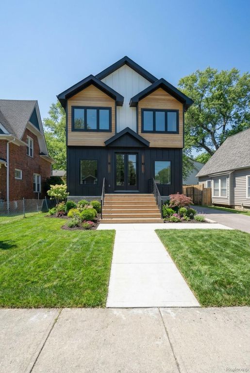 205 Pine Street, Rochester, MI 48307