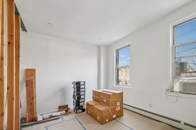 68 SEIDLER ST, Jc, West Bergen, NJ 07304