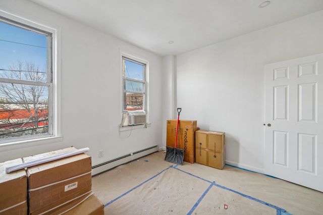 68 SEIDLER ST, Jc, West Bergen, NJ 07304