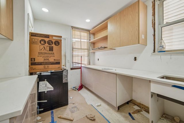 68 SEIDLER ST, Jc, West Bergen, NJ 07304