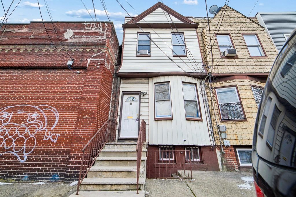 68 SEIDLER ST, Jc, West Bergen, NJ 07304