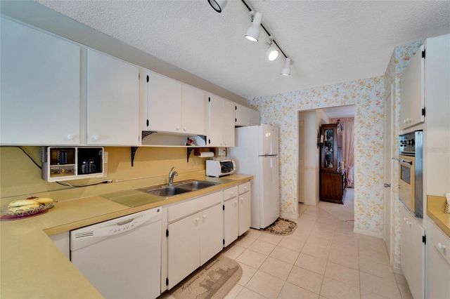 612 ALLEGHENY DRIVE, Sun City Center, FL 33573