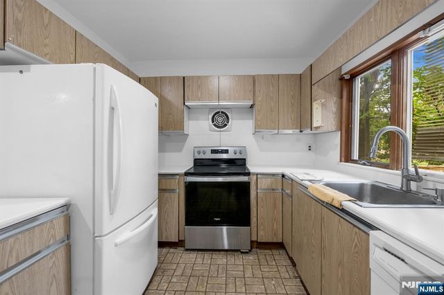 445 Paramus Road, Paramus, NJ 07652