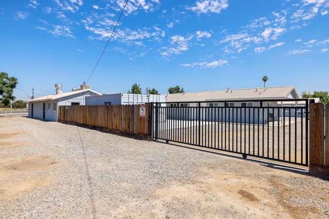 636 W Kern Street, Dinuba, CA 93618