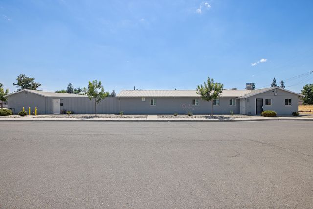 636 W Kern Street, Dinuba, CA 93618