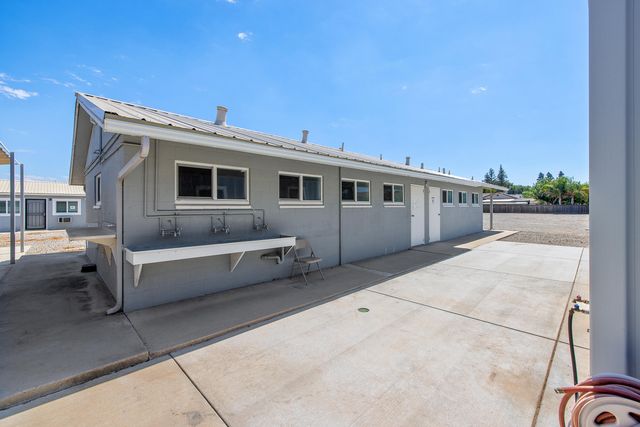 636 W Kern Street, Dinuba, CA 93618
