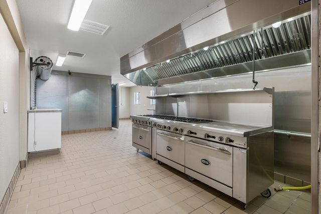 636 W Kern Street, Dinuba, CA 93618