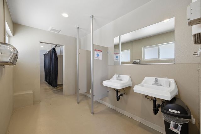 636 W Kern Street, Dinuba, CA 93618