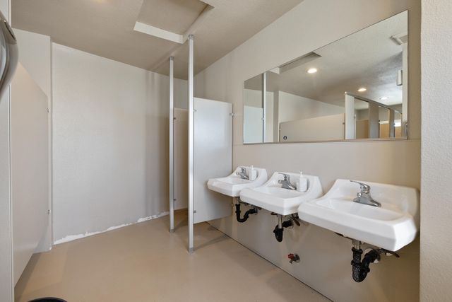 636 W Kern Street, Dinuba, CA 93618