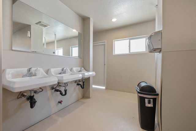 636 W Kern Street, Dinuba, CA 93618