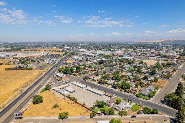 636 W Kern Street, Dinuba, CA 93618