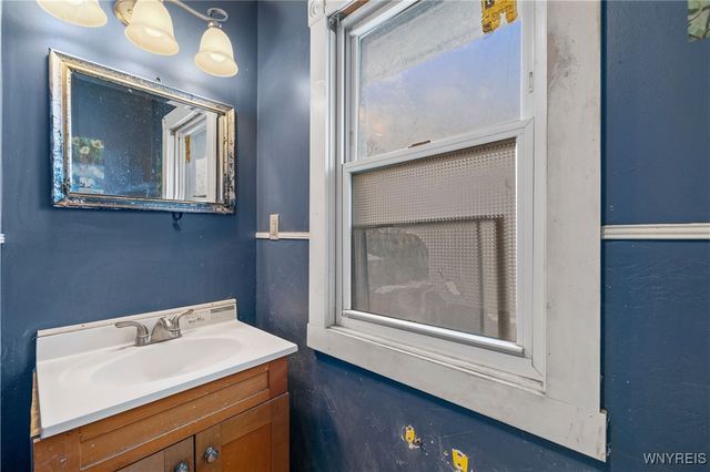 2439 Niagara Avenue, Niagara Falls, NY 14305