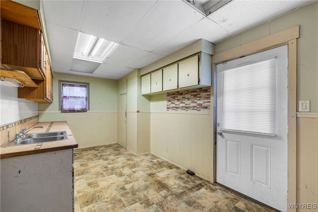 2439 Niagara Avenue, Niagara Falls, NY 14305