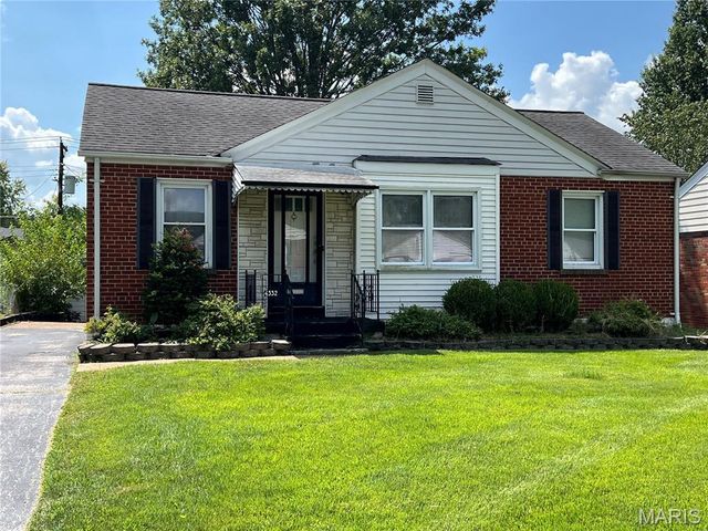 4332 Sunshine Drive, St Louis, MO 63116