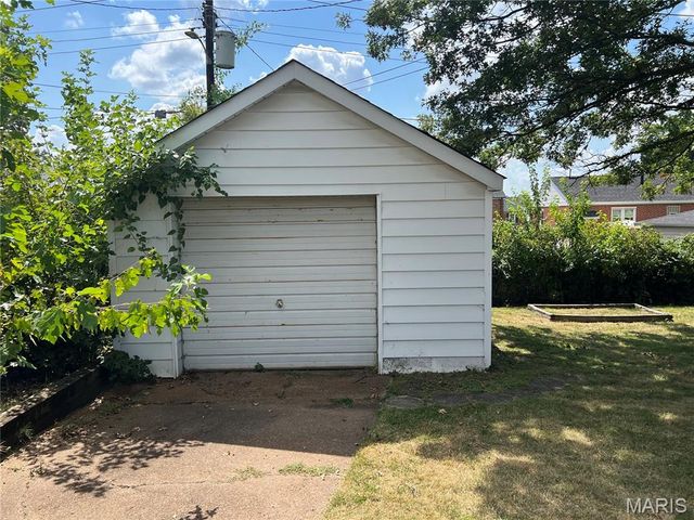 4332 Sunshine Drive, St Louis, MO 63116