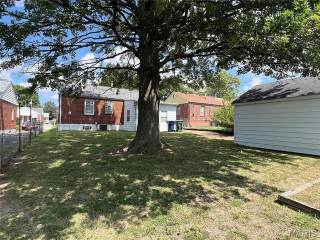 4332 Sunshine Drive, St Louis, MO 63116