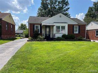 4332 Sunshine Drive, St Louis, MO 63116