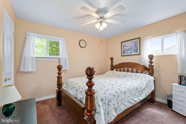 63 W STEPHEN DR, Newark, DE 19713