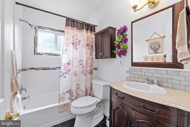 63 W STEPHEN DR, Newark, DE 19713