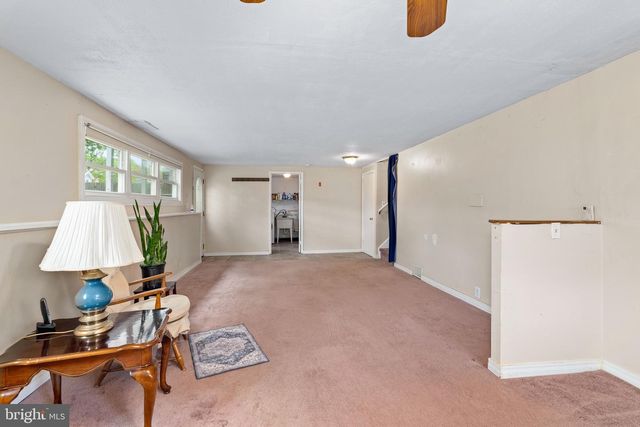 63 W STEPHEN DR, Newark, DE 19713