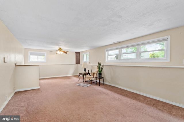 63 W STEPHEN DR, Newark, DE 19713