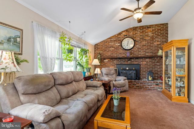63 W STEPHEN DR, Newark, DE 19713