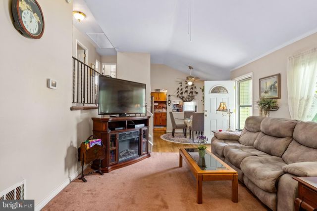 63 W STEPHEN DR, Newark, DE 19713