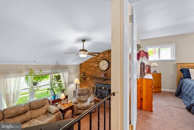 63 W STEPHEN DR, Newark, DE 19713