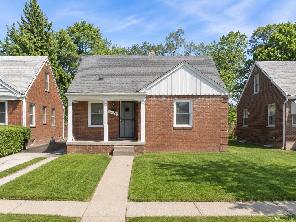 18696 Blackmoor Street, Detroit, MI 48234