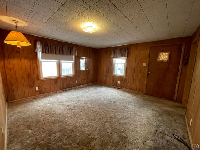 1906 SE Illinois AVE, Topeka, KS 66607