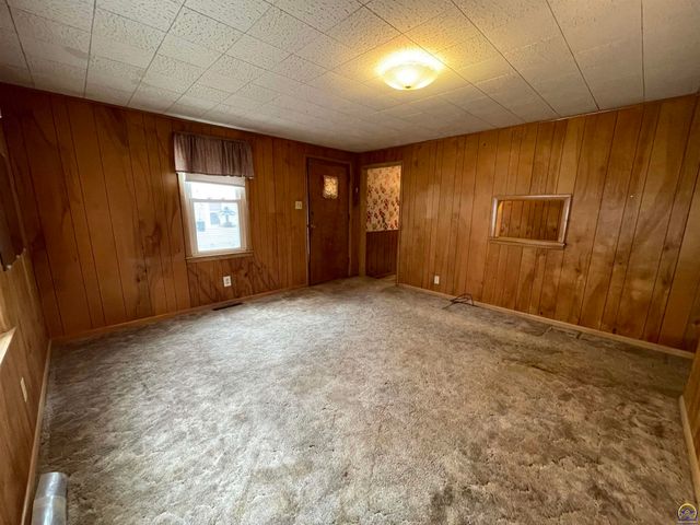 1906 SE Illinois AVE, Topeka, KS 66607