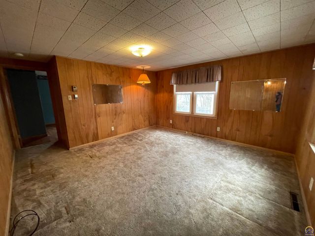 1906 SE Illinois AVE, Topeka, KS 66607