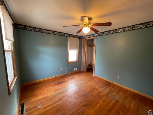 1906 SE Illinois AVE, Topeka, KS 66607