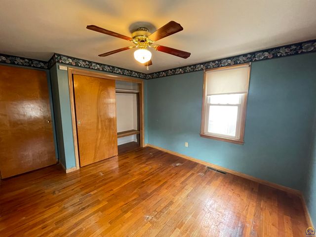 1906 SE Illinois AVE, Topeka, KS 66607