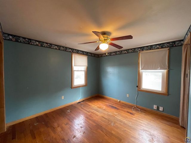 1906 SE Illinois AVE, Topeka, KS 66607