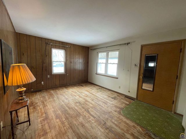 1906 SE Illinois AVE, Topeka, KS 66607