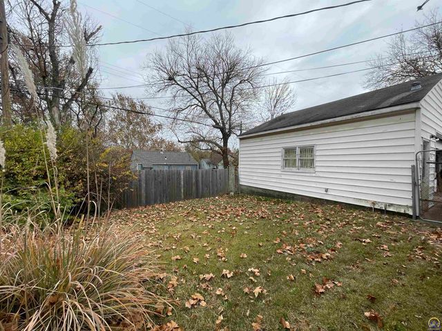 1906 SE Illinois AVE, Topeka, KS 66607