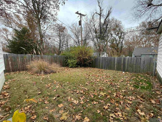 1906 SE Illinois AVE, Topeka, KS 66607