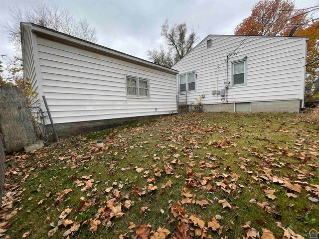 1906 SE Illinois AVE, Topeka, KS 66607