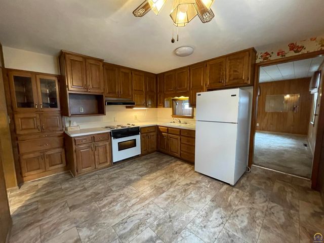 1906 SE Illinois AVE, Topeka, KS 66607