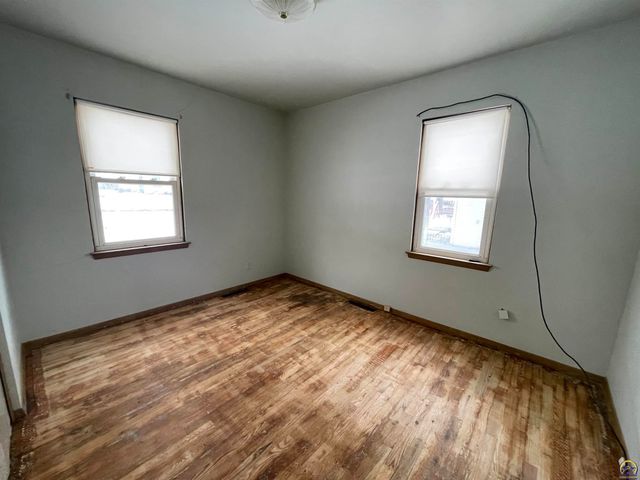 1906 SE Illinois AVE, Topeka, KS 66607