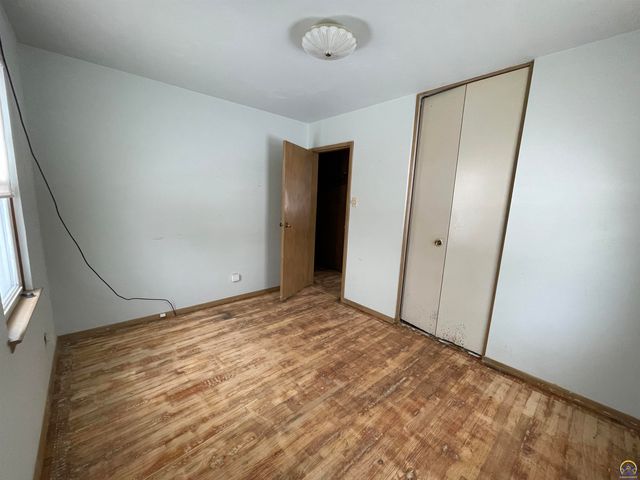 1906 SE Illinois AVE, Topeka, KS 66607