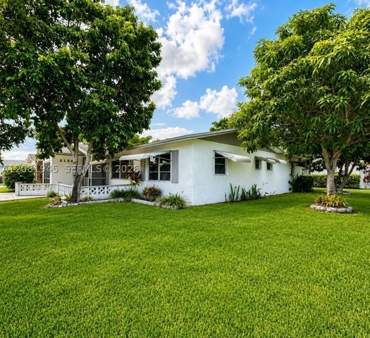 5156 Michael Dr, West Palm Beach, FL 33417