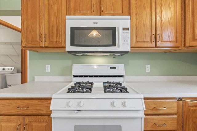 931 Sterling Street S, Maplewood, MN 55119