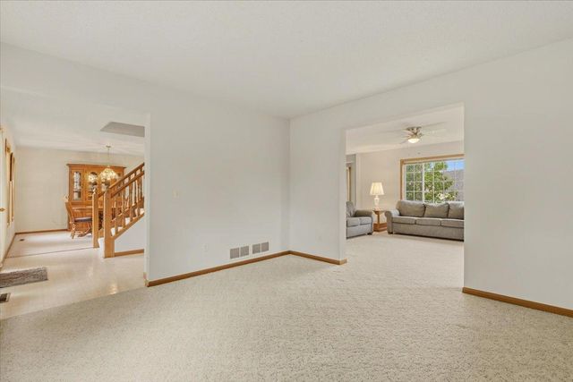 931 Sterling Street S, Maplewood, MN 55119