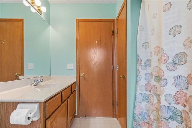 931 Sterling Street S, Maplewood, MN 55119