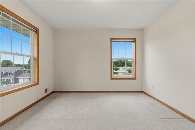 931 Sterling Street S, Maplewood, MN 55119