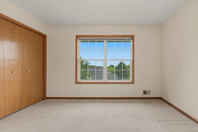 931 Sterling Street S, Maplewood, MN 55119